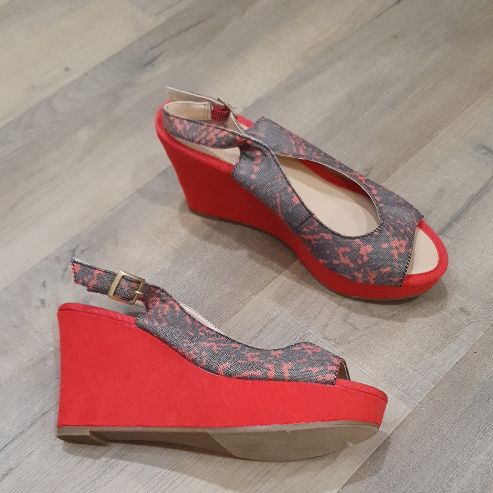 Mootsies Tootsies Moliker Coral Red and Gray Wedge Sandals Size 6.5